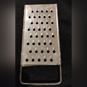 ANTIQUE FELS-NAPTHA STAINLESS STEEL GRATER FROM EARLY MID-CENTURY
